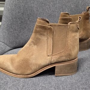 Crevo Chelsea Leather Ankle Boot